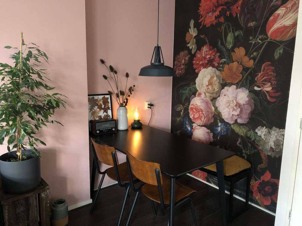 Stillleben mit Blumen in einer Glasvase
