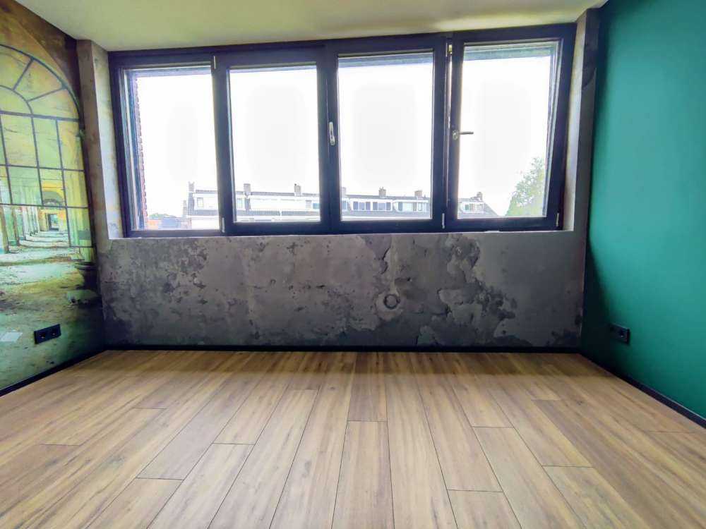 Gelbe verwitterte Wand