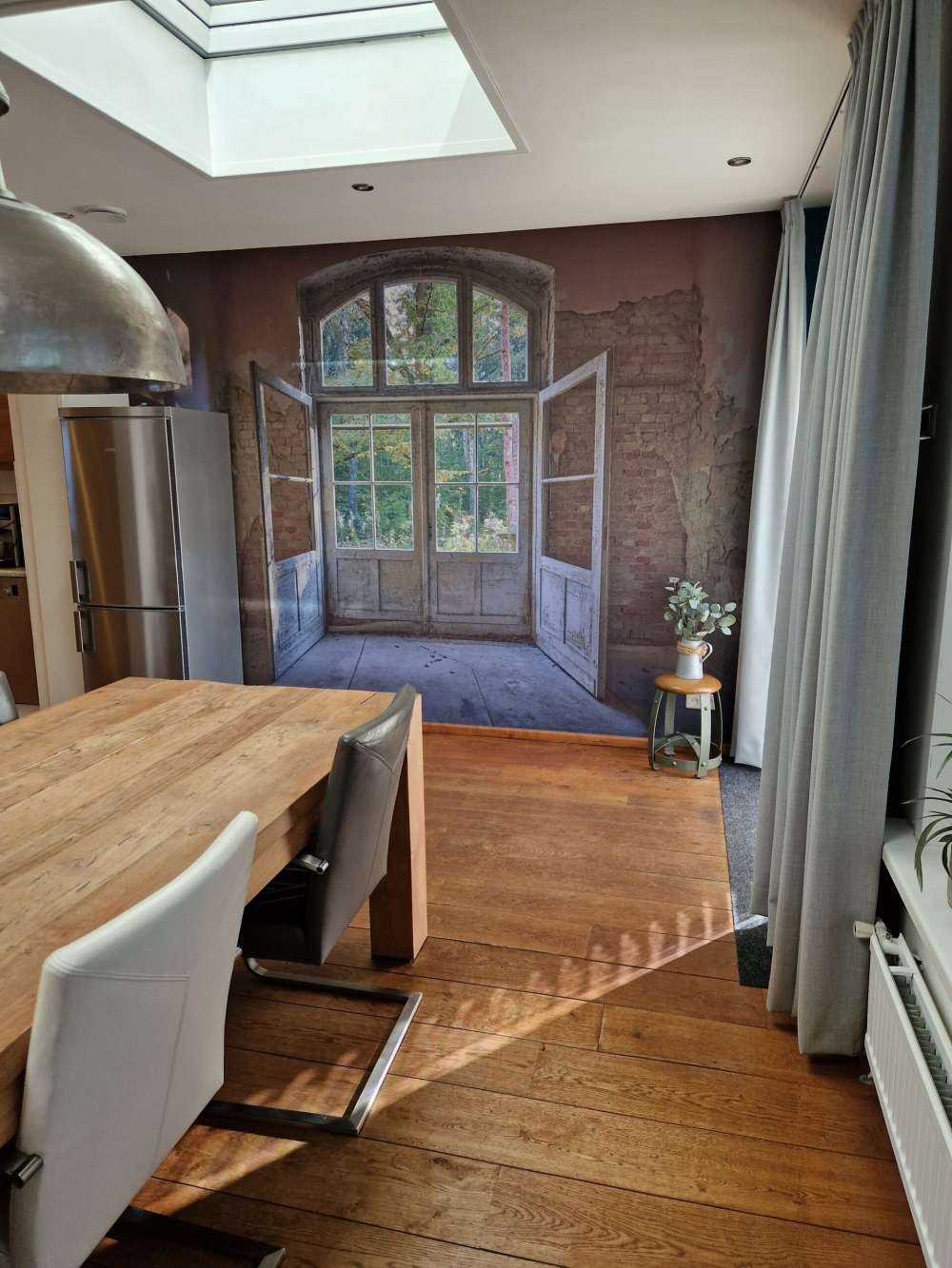 Verlassenes Haus am Waldrand