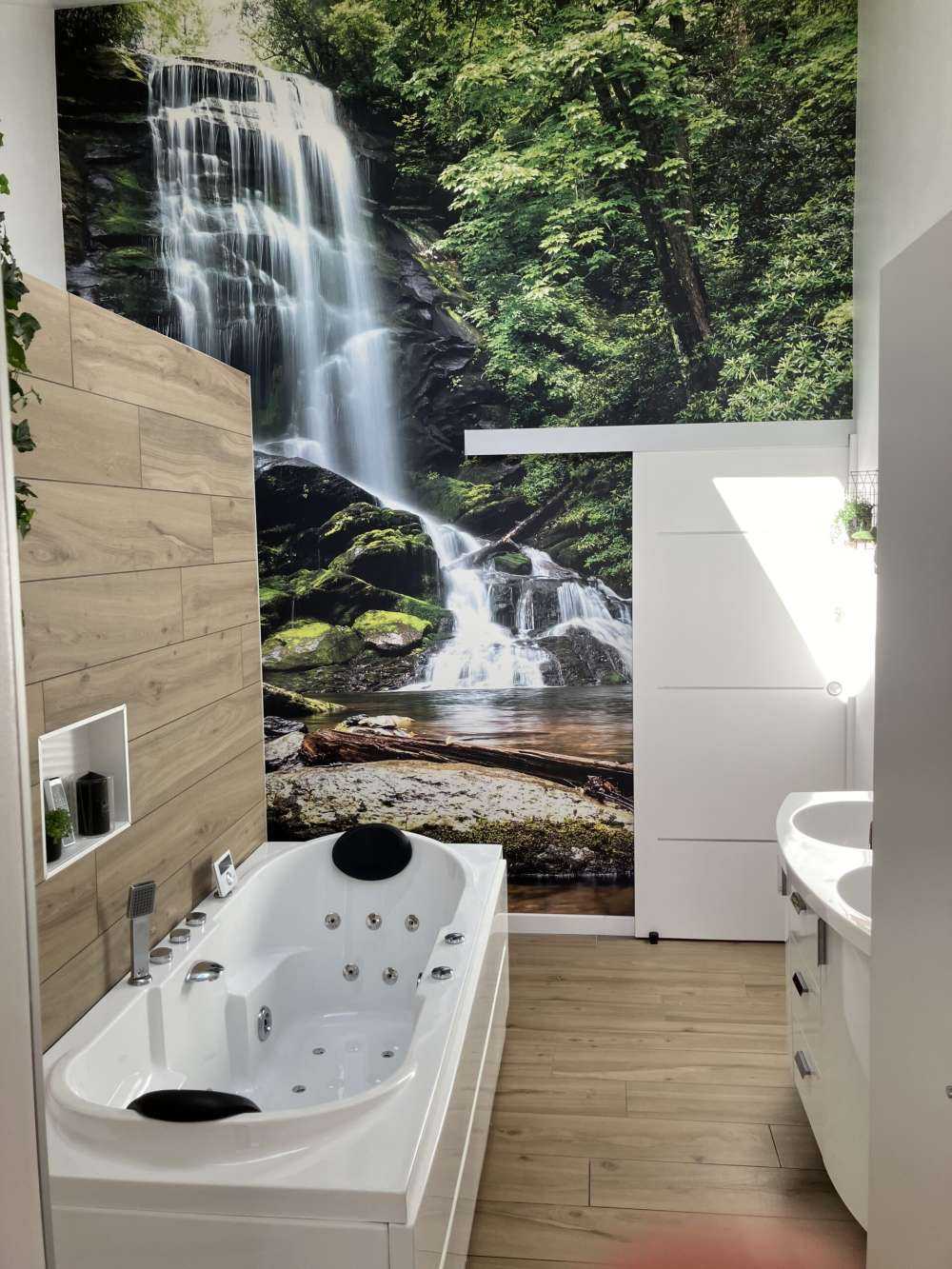 Dschungel-Wasserfall