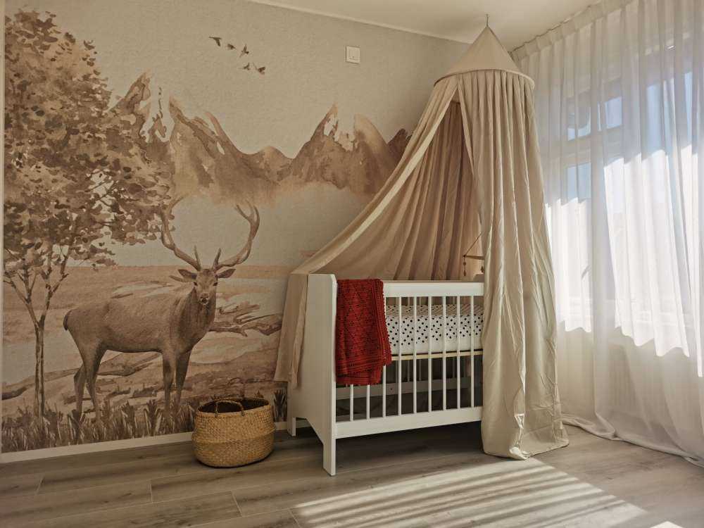 Wald mit Tieren in Taupe