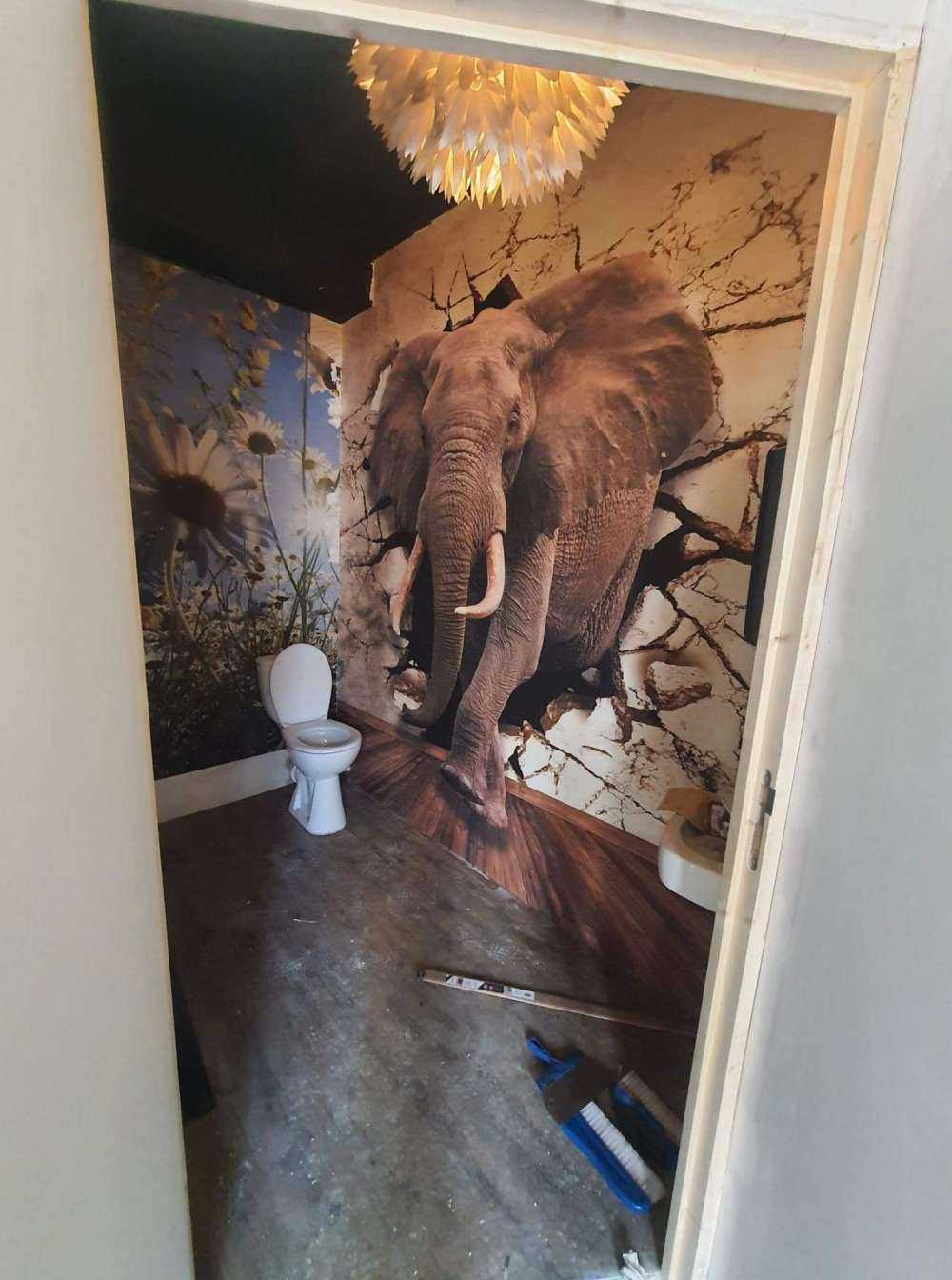 Großer Elefant aus der Wand