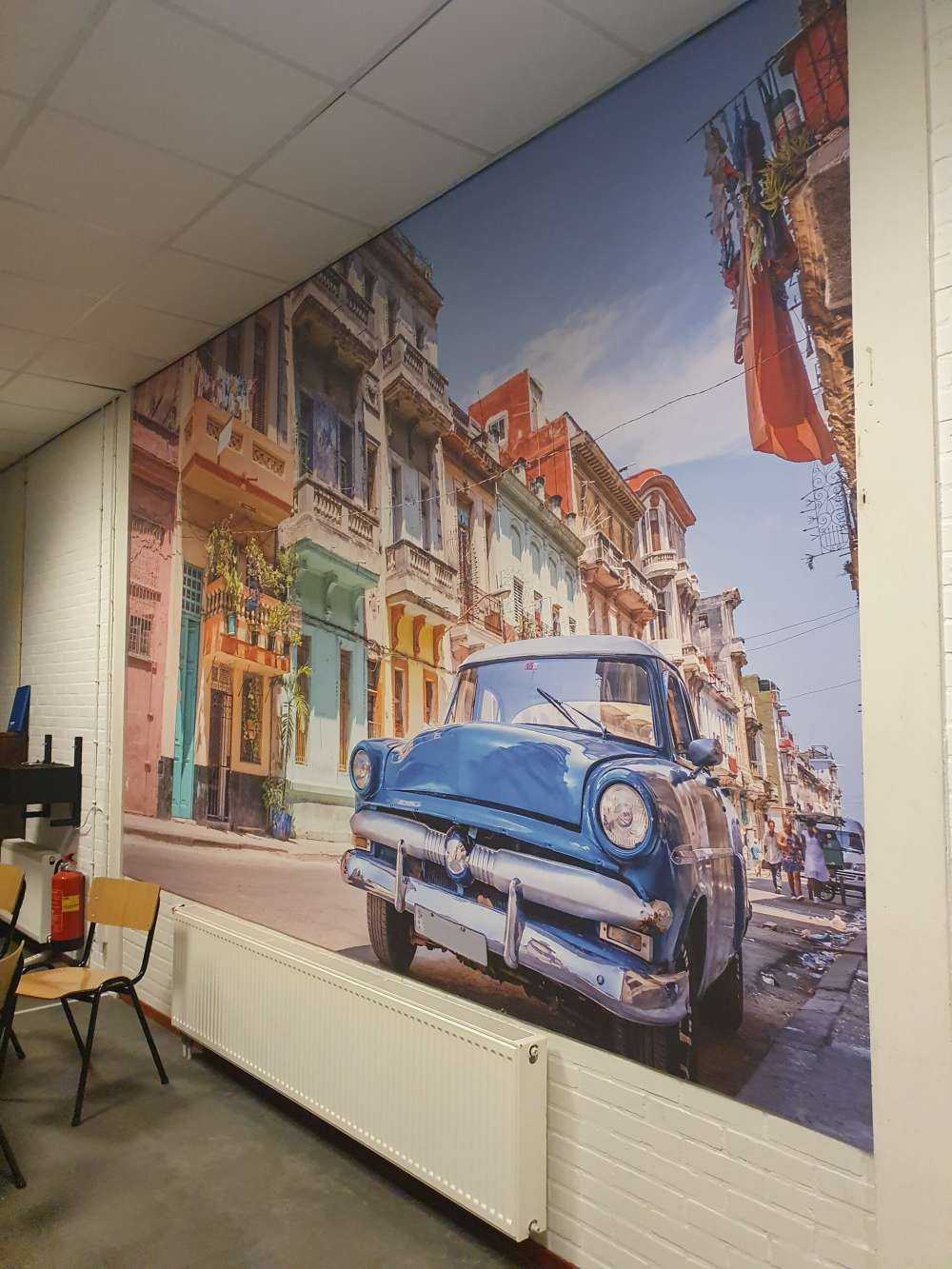 Blauer Oldtimer in Kuba