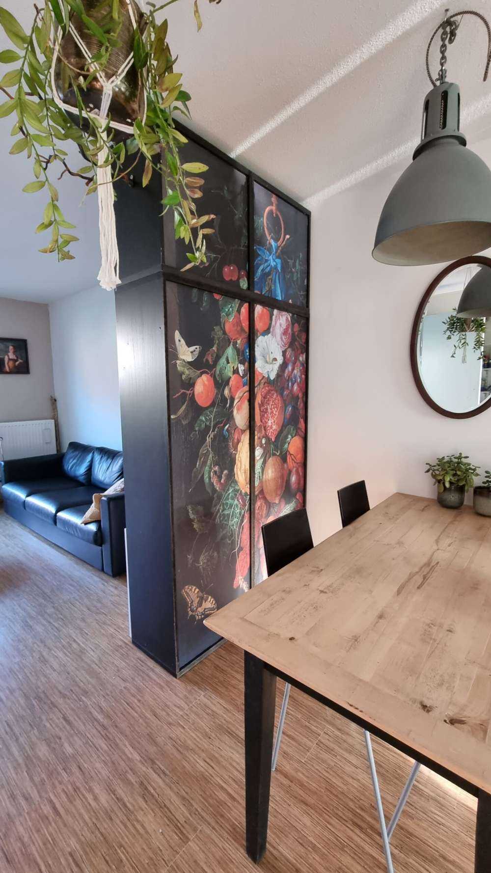 Girlande aus Obst und Blumen