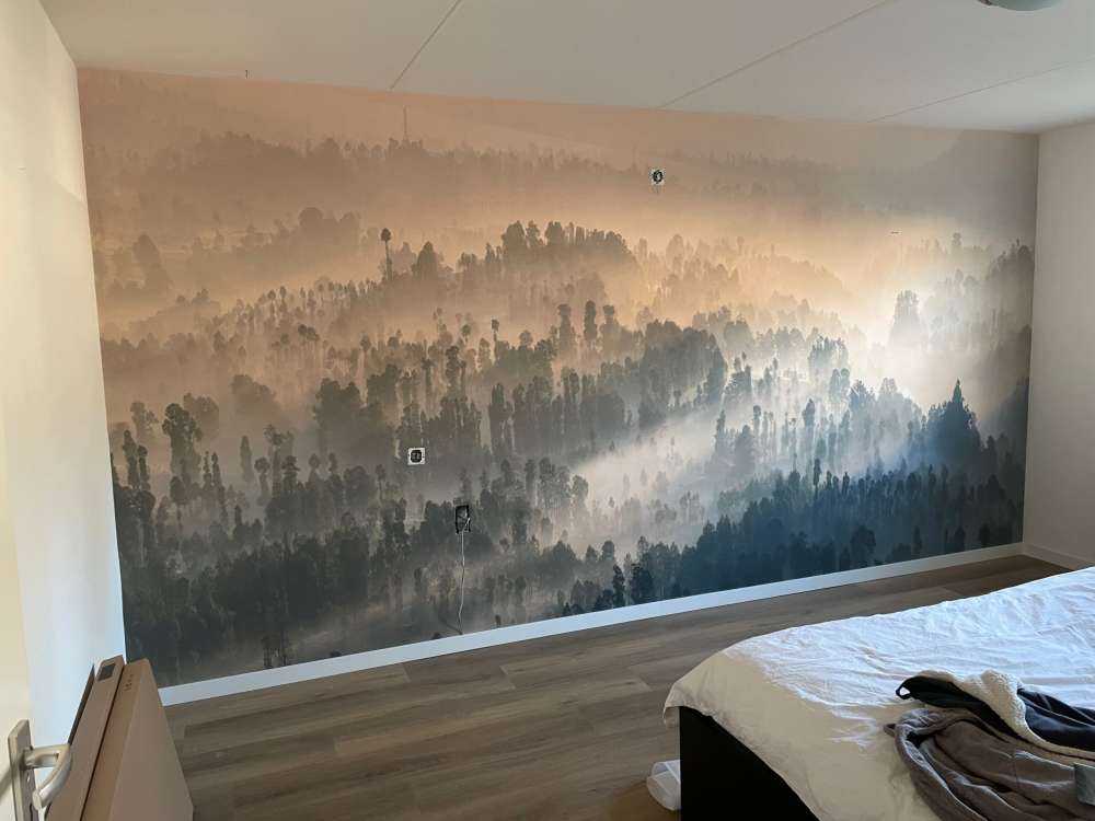 Nebelige Berge in Indonesien