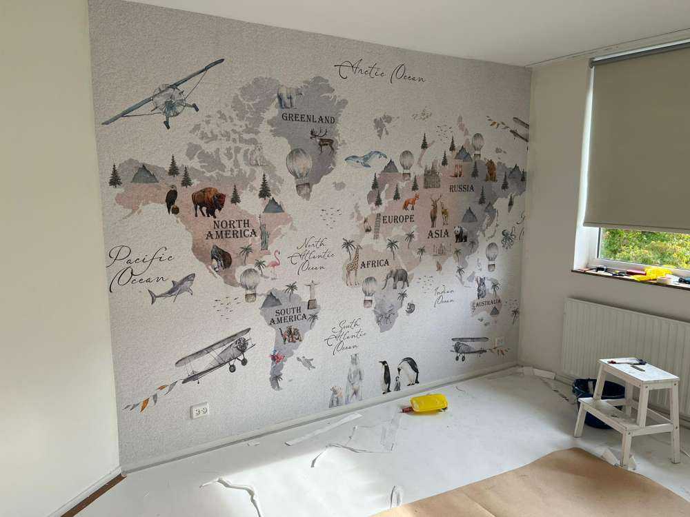 Weltkarte mit verschiedenen Tieren