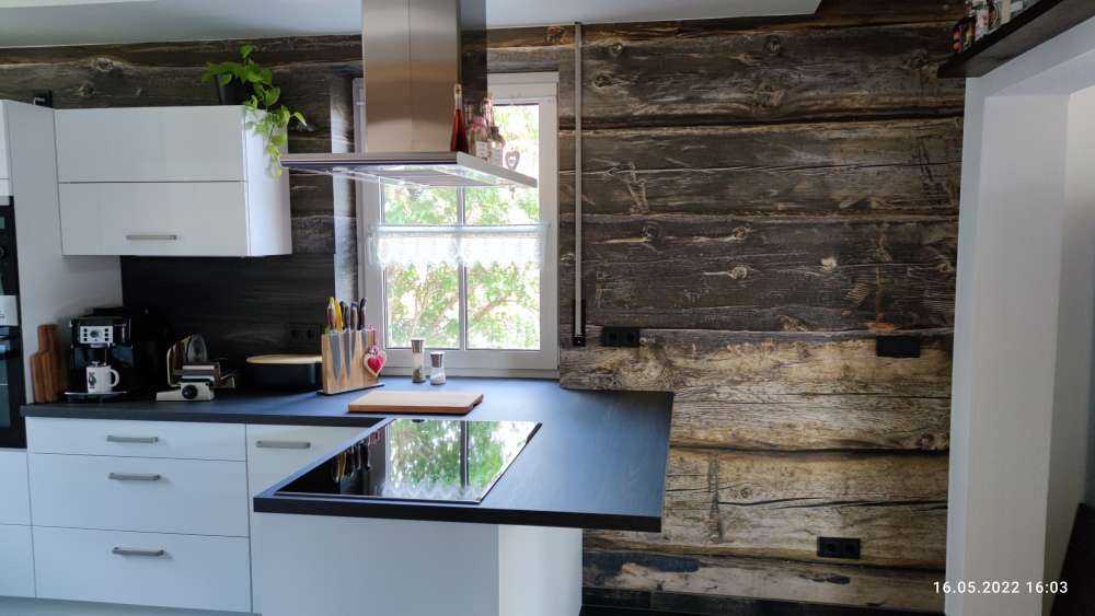 Blau gebranntes Holz