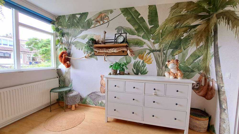 Dschungel mit bunten Tieren