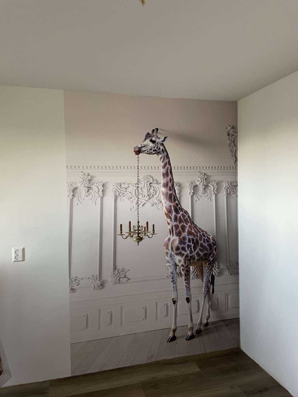 Giraffe mit Kerzenständer