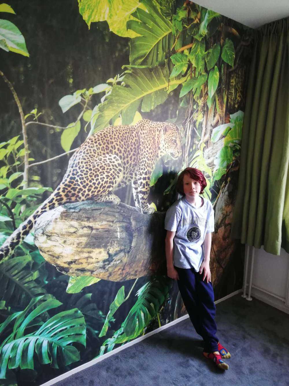 Leopard auf einem Ast
