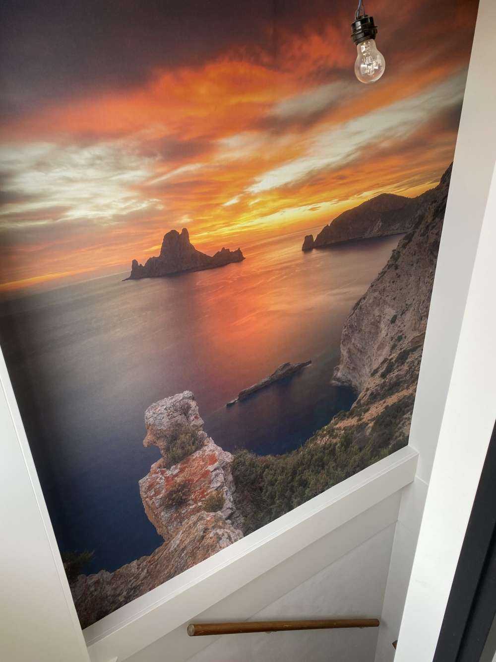 Sonnenaufgang aus einer Höhle