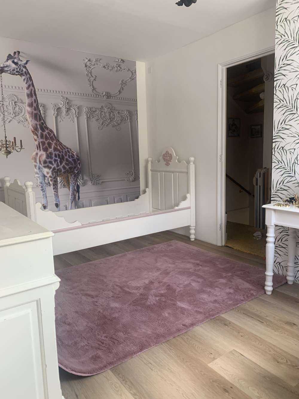 Giraffe mit Kerzenständer