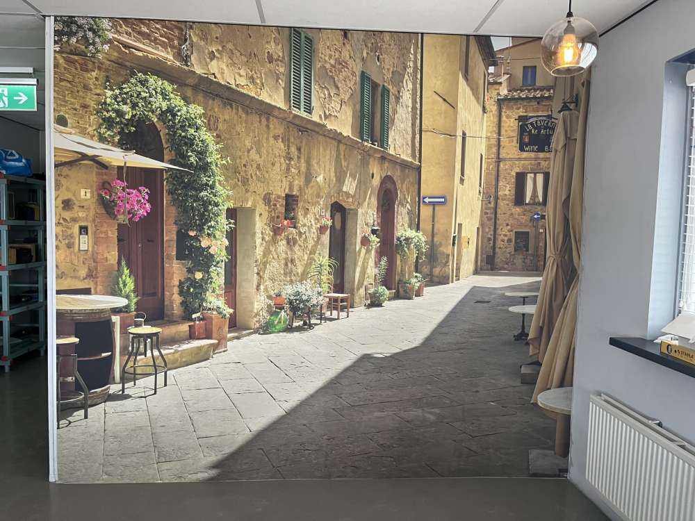 Terrassen in der alten Straße