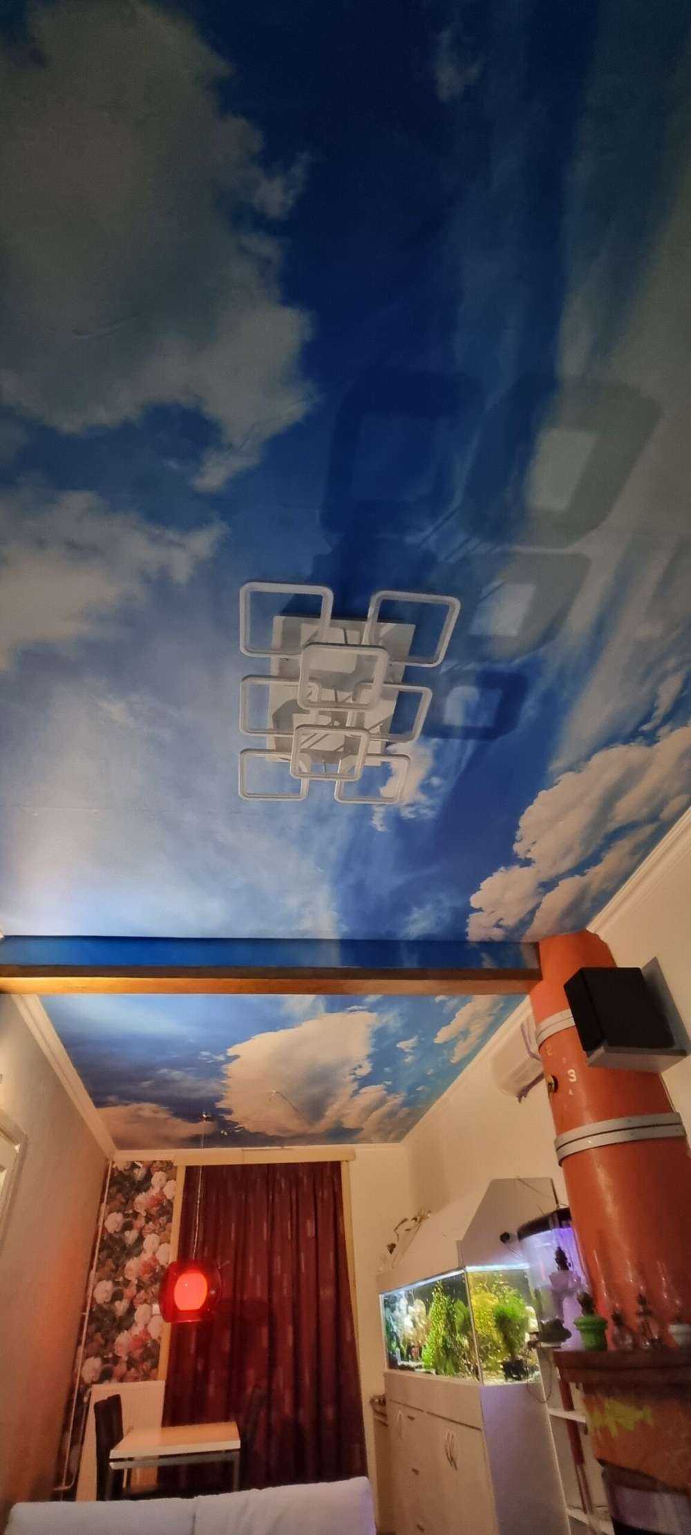 Blauer Himmel mit Wolken