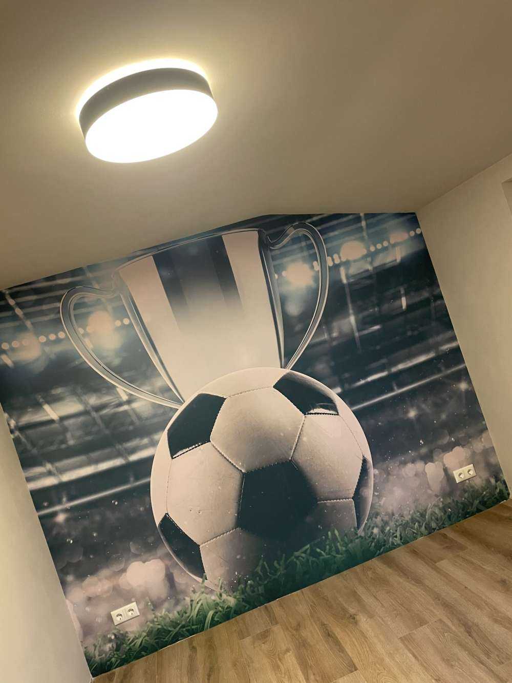 Fußball mit Pokal