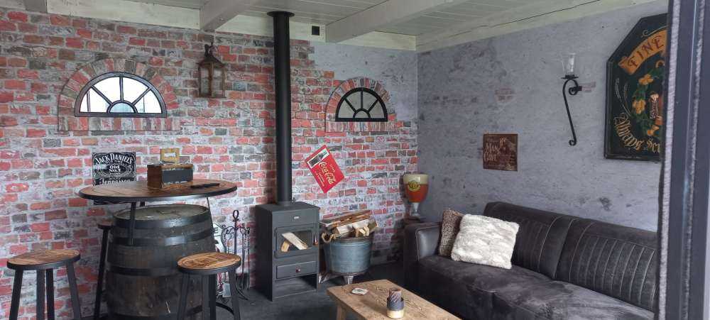 Alte Mauer mit Stuck