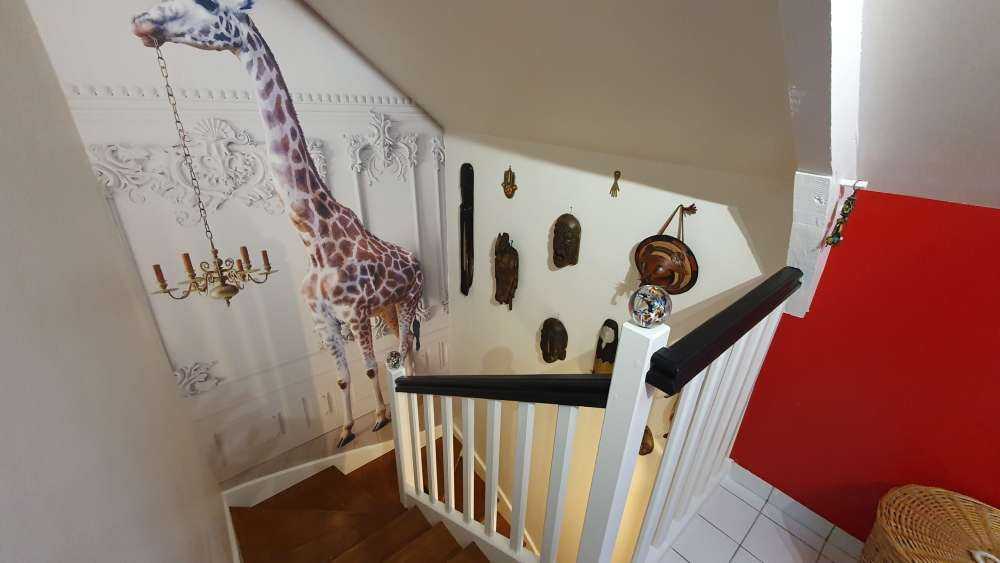 Giraffe mit Kerzenständer