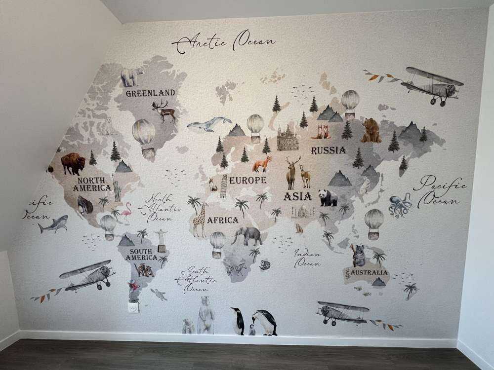Weltkarte mit verschiedenen Tieren