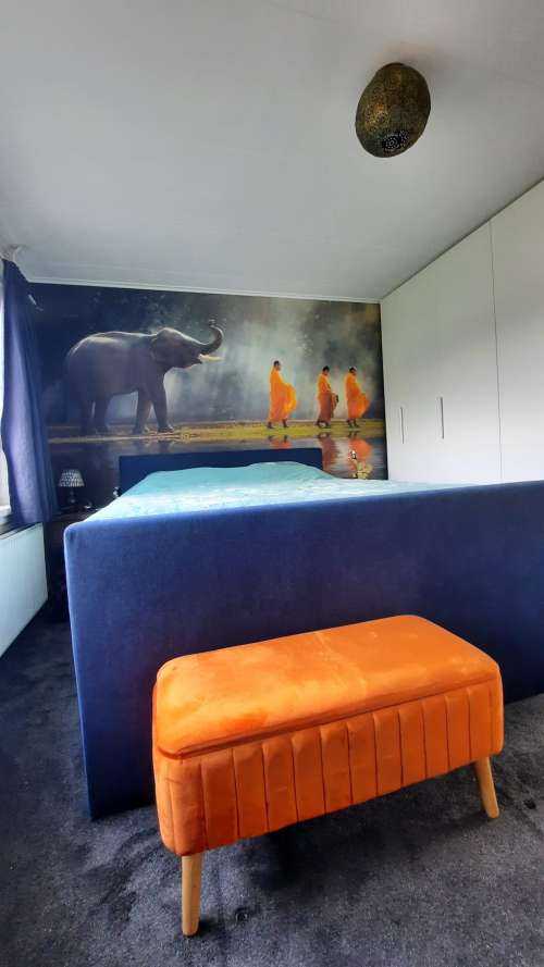 Elefant und Buddhisten