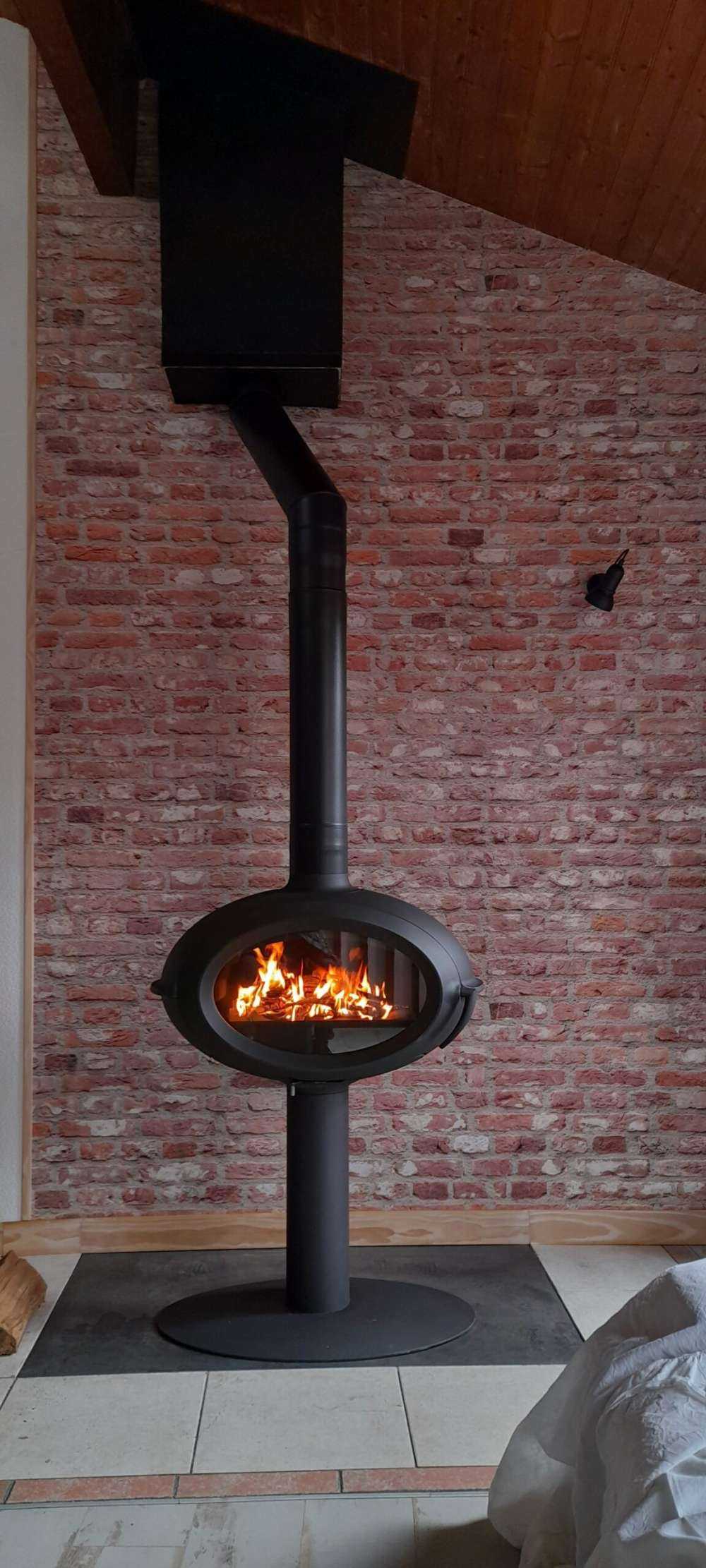 Mauer mit verschiedenfarbigen Ziegeln