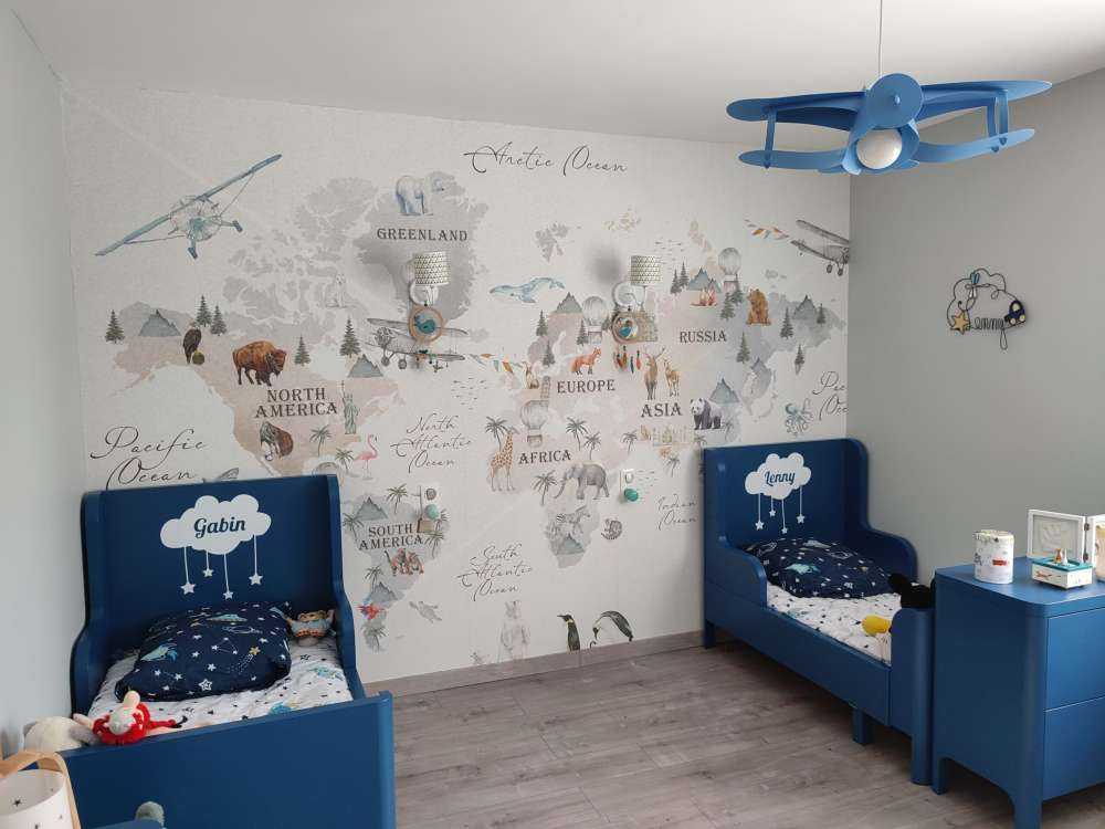 Weltkarte mit verschiedenen Tieren