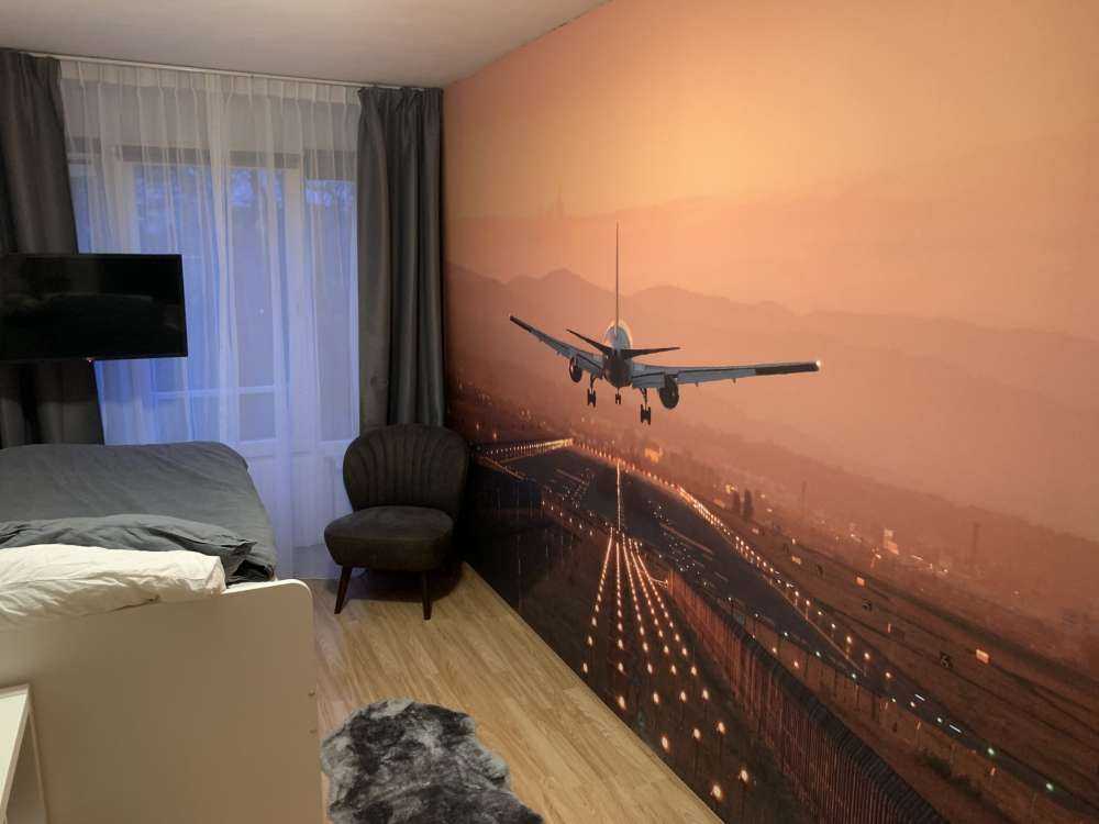 Landungsflugzeug in der Abendsonne