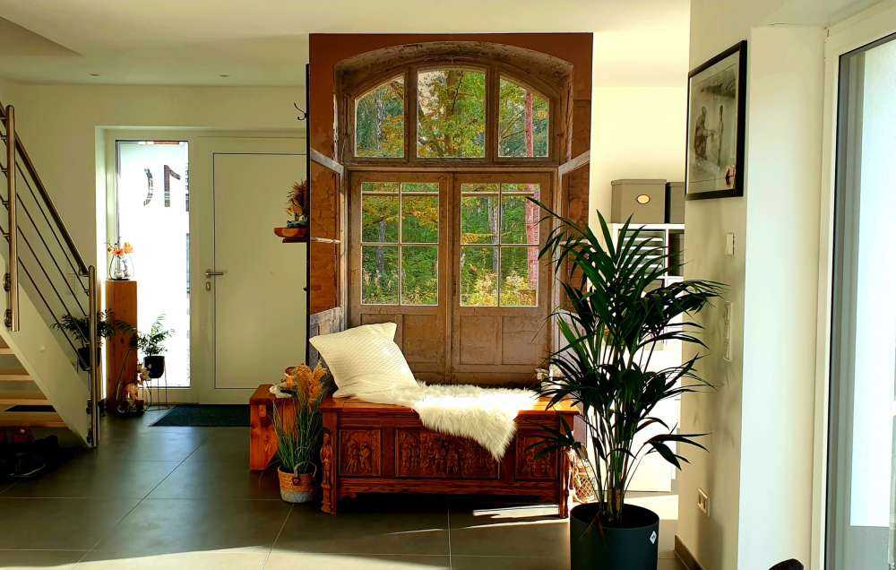 Verlassenes Haus am Waldrand