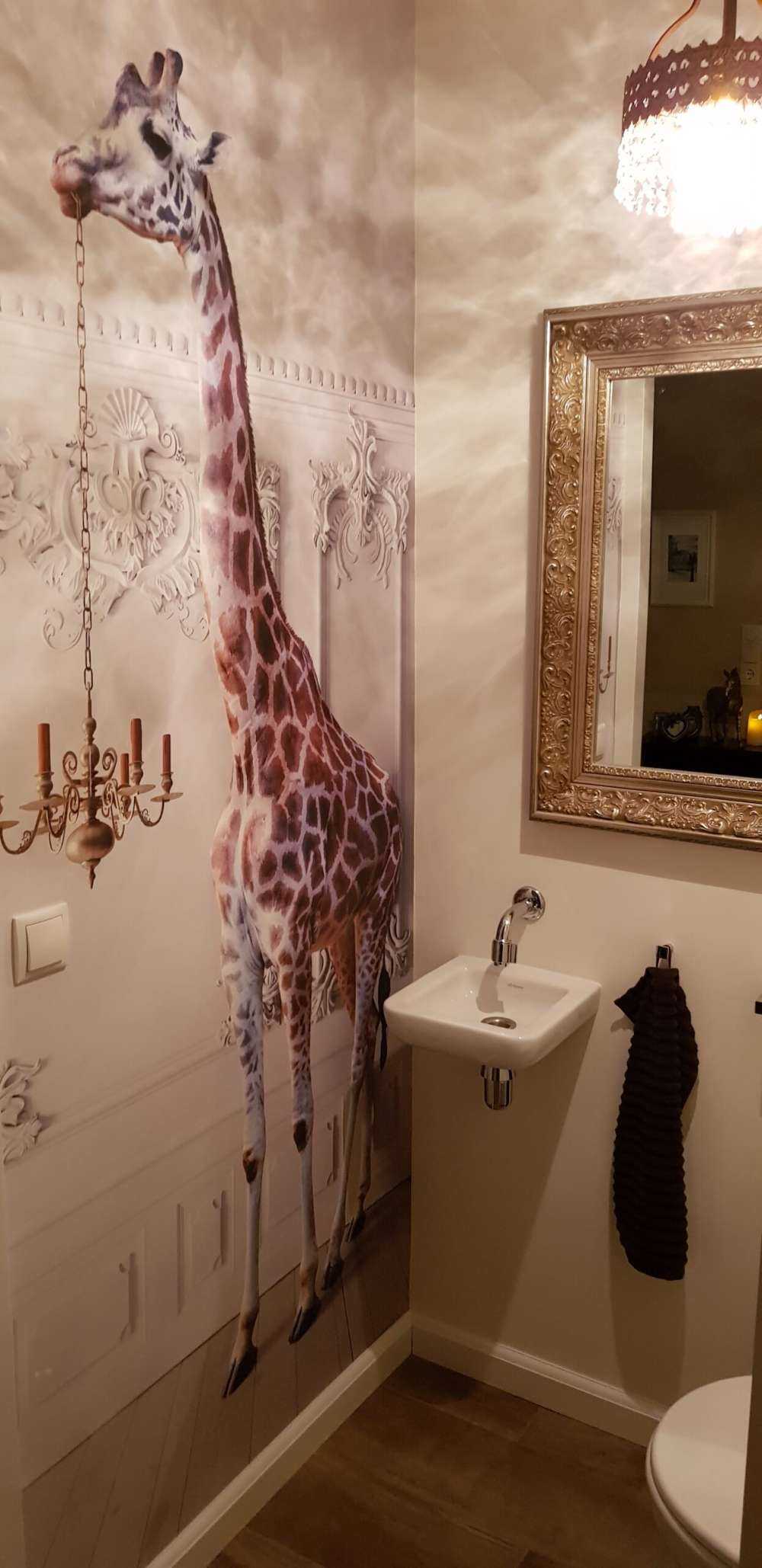 Giraffe mit Kerzenständer