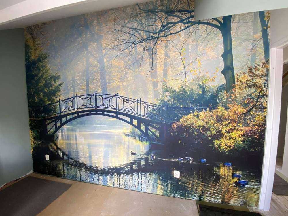 Alte Brücke im Herbst auf Fototapete