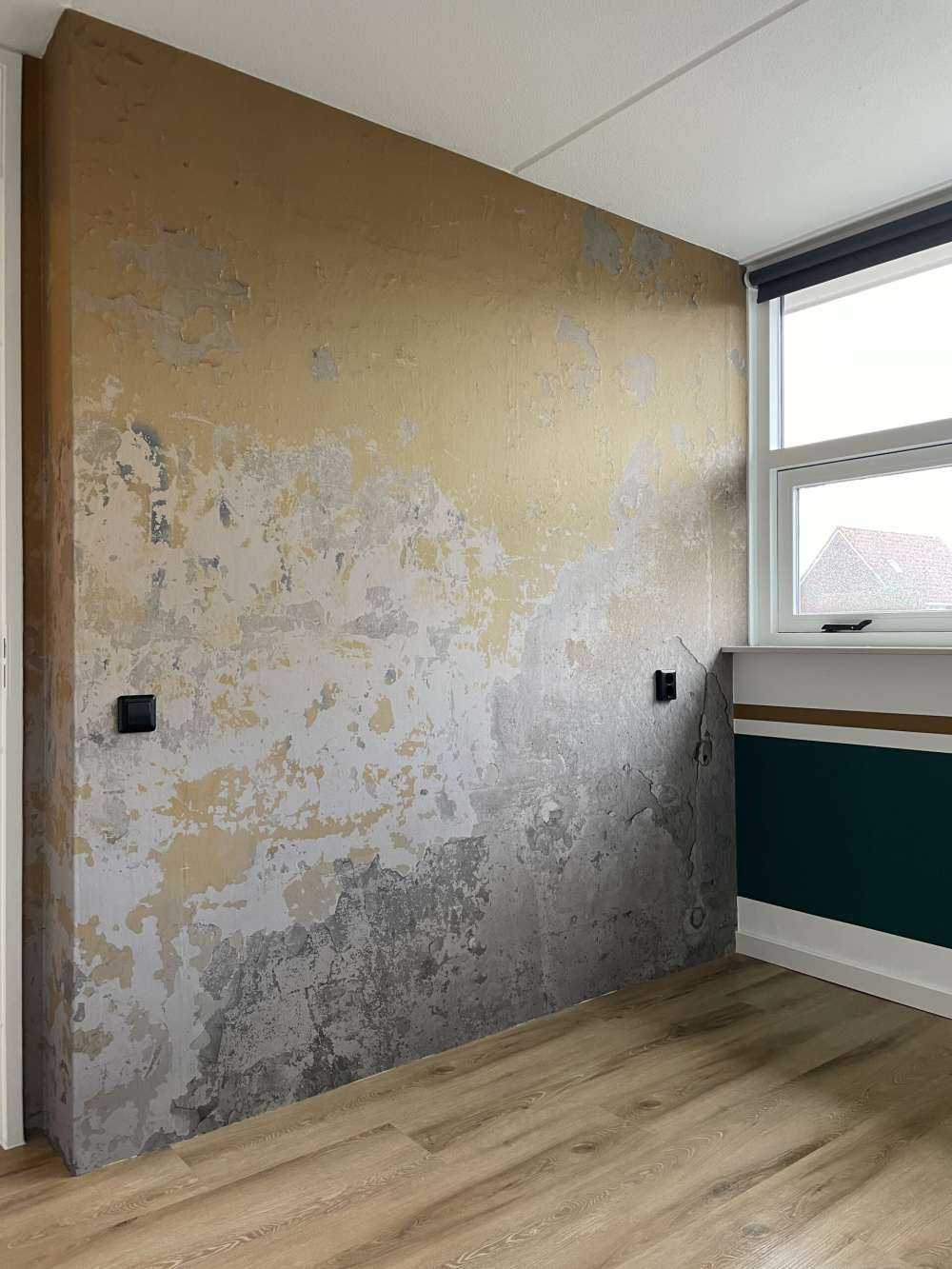 Gelbe verwitterte Wand