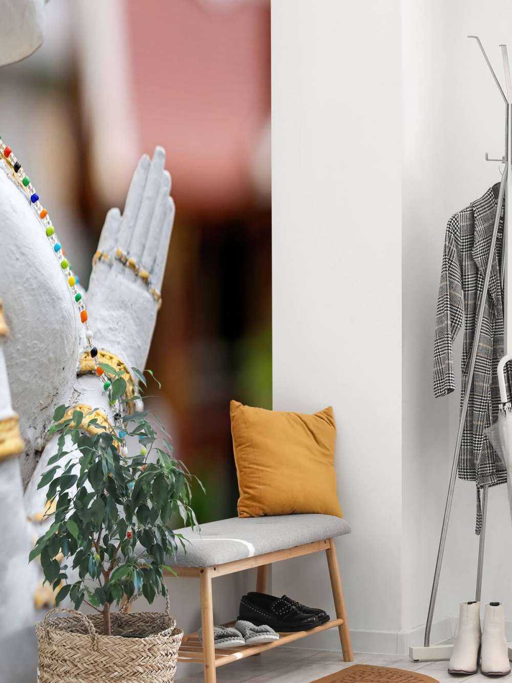 Weißer und goldener Buddha Tempelanlage in Bangkok (Thailand)