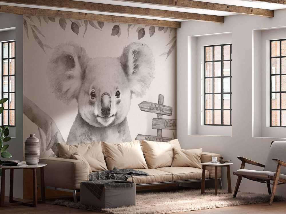 Baby Koala im Dschungel beige