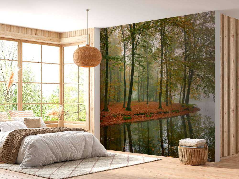 Spiegelung von Bäumen im Teich