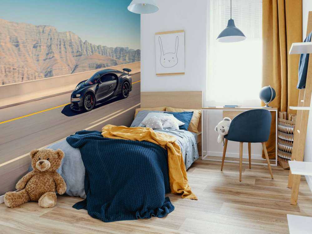Hypercar gegen bergige Landschaft