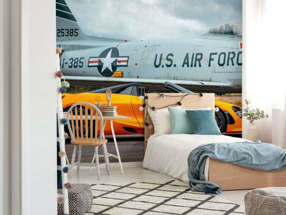 Supersportwagen und Kampfjet