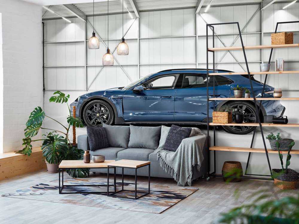 Porsche in der Industriehalle