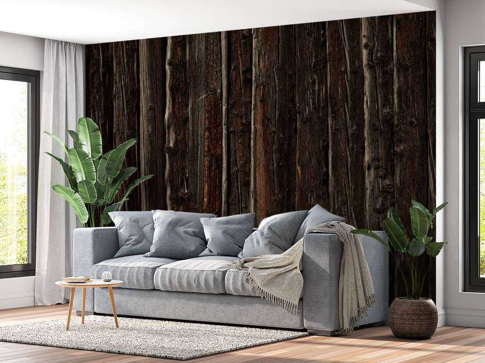 Raues Holz mit Nägeln