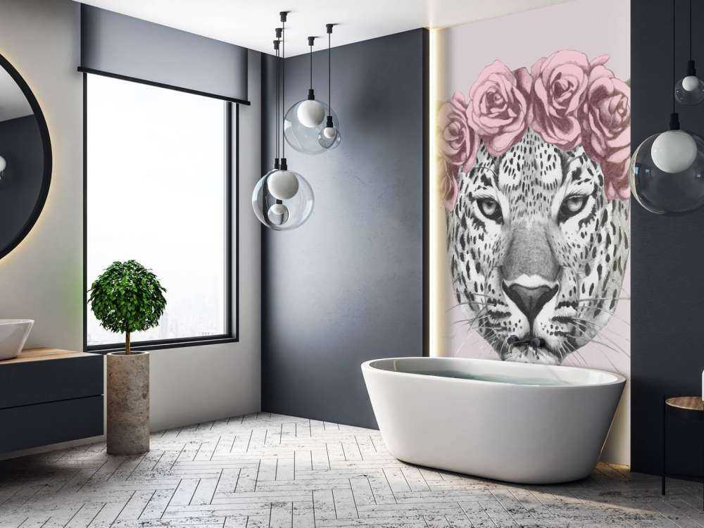 Leopard mit rosa Blumen