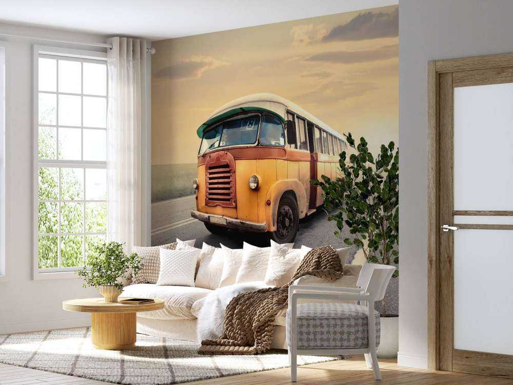 Bus auf einer verlassenen Straße
