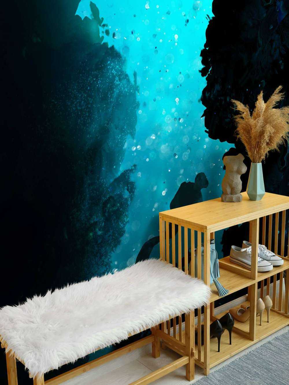 Taucher in einer Höhle