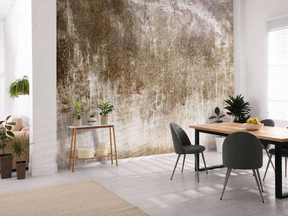 Alte verwitterte braune Wand