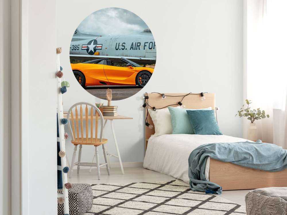 Supersportwagen und Kampfjet