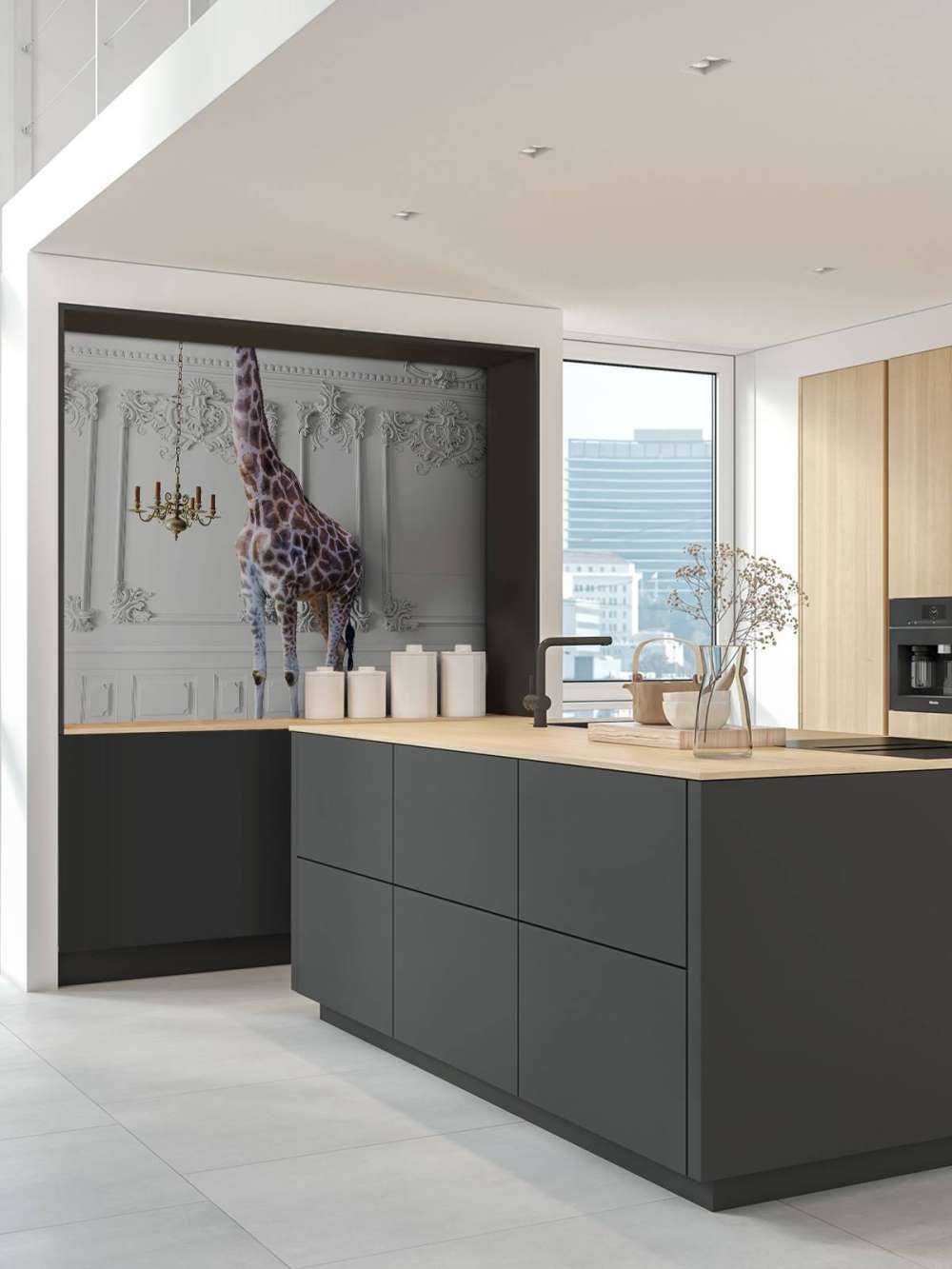 Giraffe mit Kerzenständer