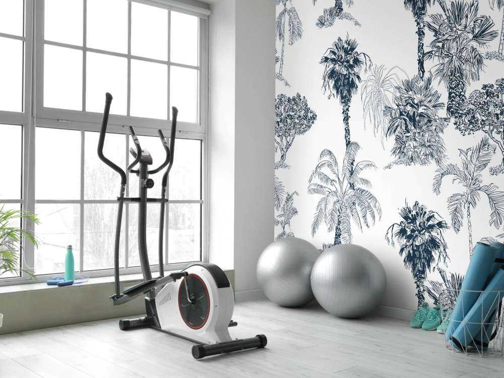 Tropische Palmen und Bäume