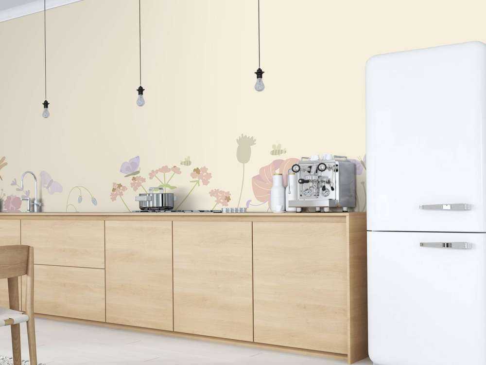 Blumenfeld mit Schmetterlingen beige, altrosa, grün und fliederfarben