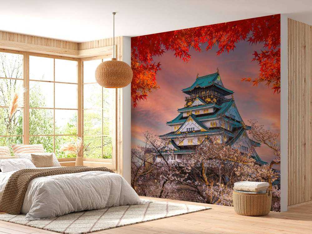 Die Burg von Osaka durch die Bäume