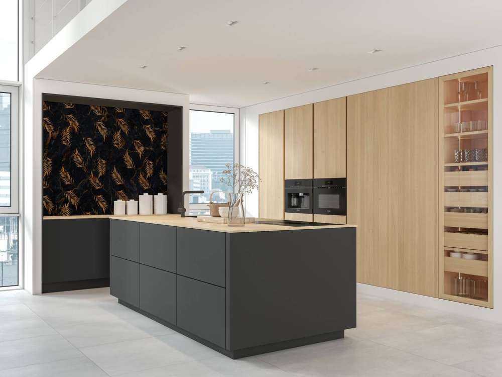 Tropische Blätter auf Marmor