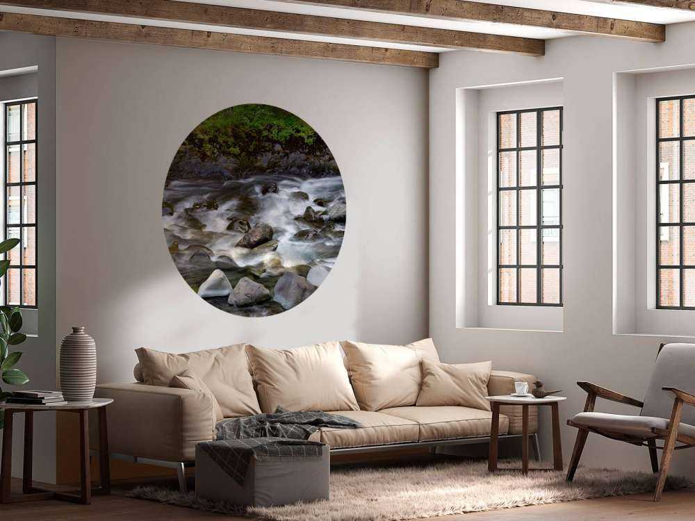 Fluss mit Felsbrocken 