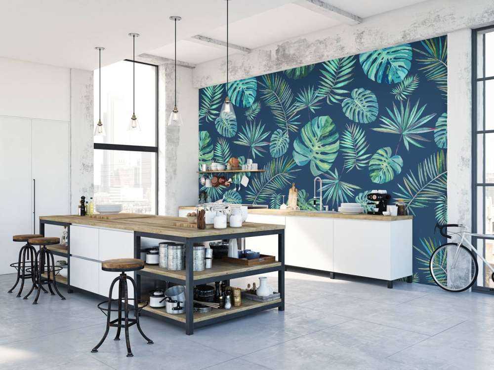 Palmenblätter und Monstera