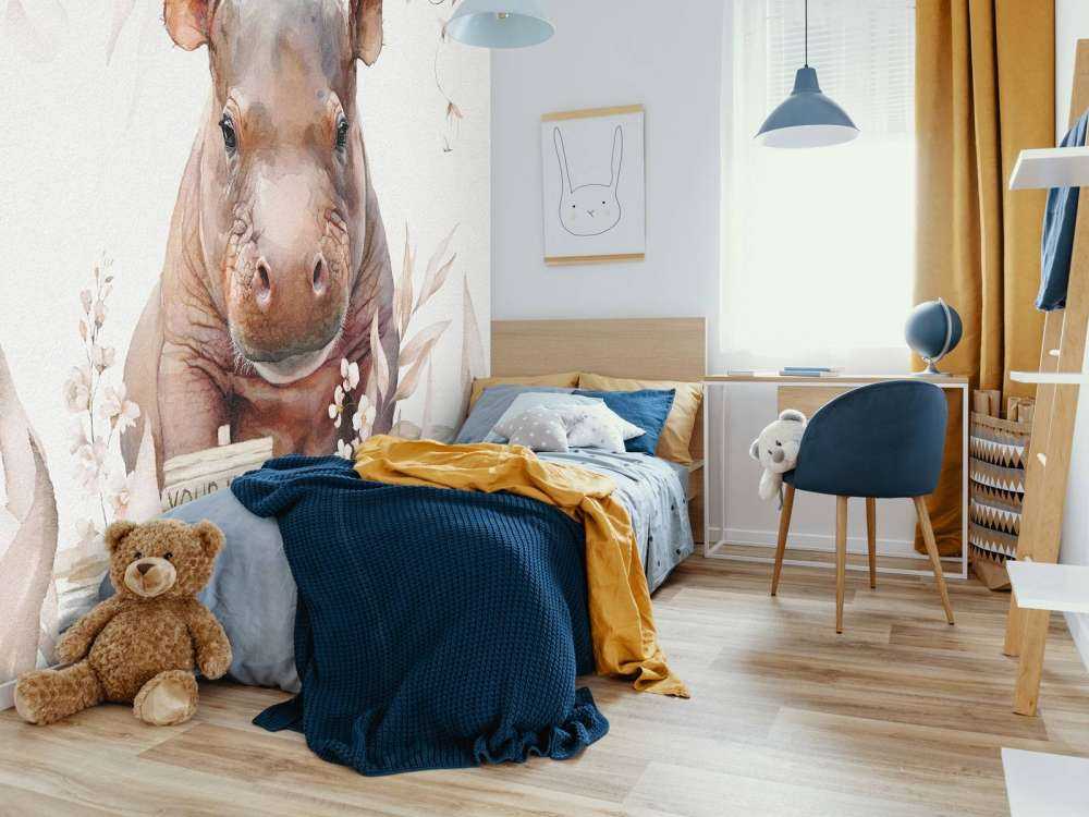 Baby-Nilpferd zwischen den Blättern taupe